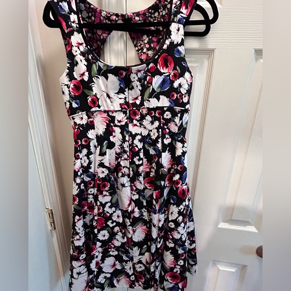 White House Black Market fit flare midi dress Floral Sz 4 Pockets - Picture 5 of 11